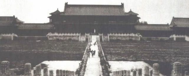 慈禧逃亡后，日本人拍下紫禁城原始照片！