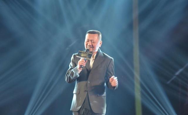 “老钱”与妻子自杀身亡，被赞教父级音乐人