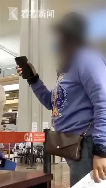 回国女子拒隔离大闹重庆机场:哪来回哪去