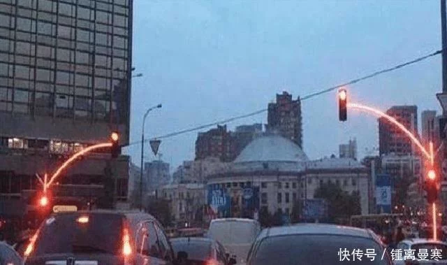 乌克兰交通灯火了，中国车主：我们什么时候能实施