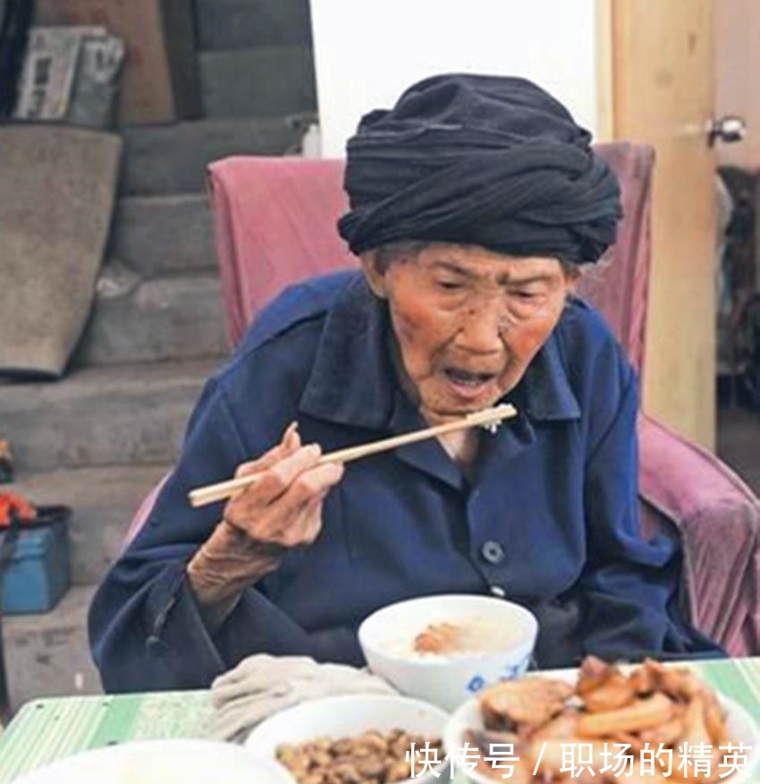 被死神遗忘的147岁老人,儿女都已去世,长寿秘诀很无语
