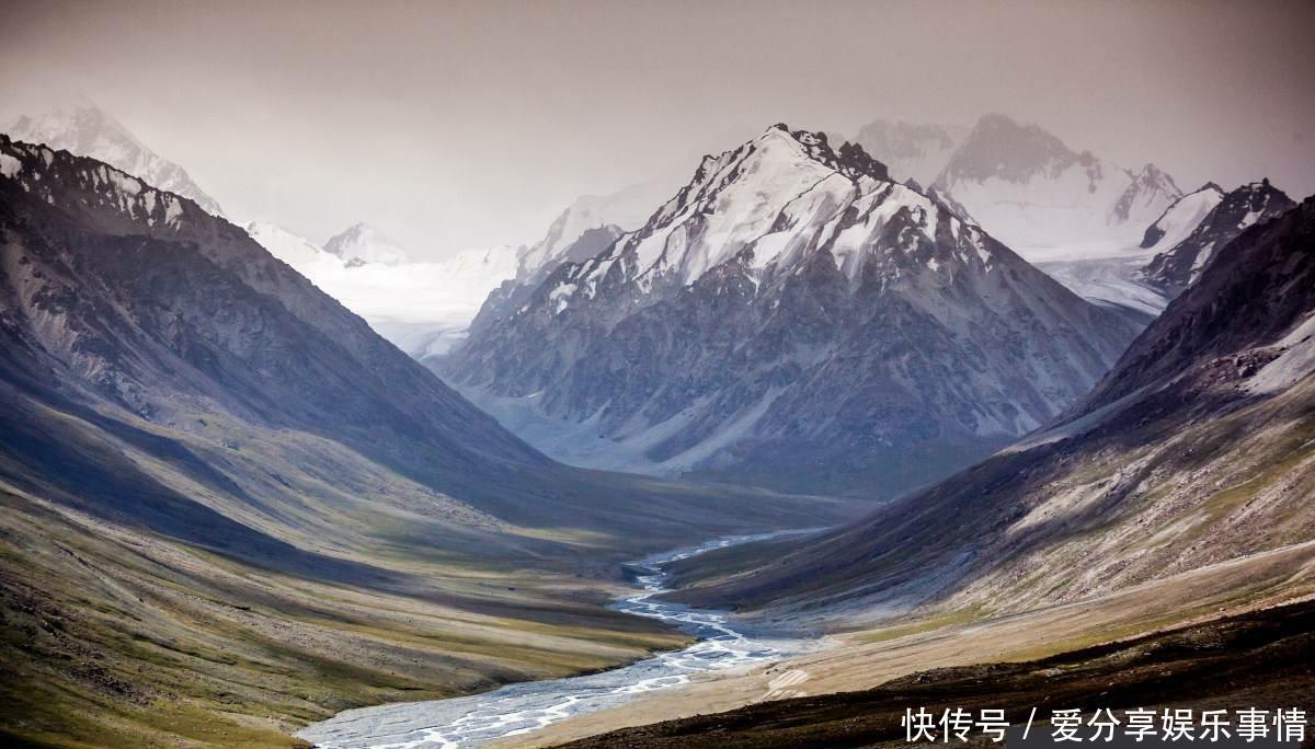 这个巨兽遗骨就是在昆仑山死亡谷发现的,一个似人非人的生物.