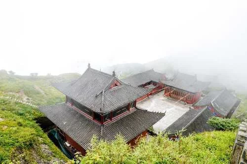 中国最神秘的寺庙,建寺500年没有开过庙门、没有受过香火