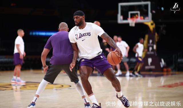 詹姆斯湖人出场介绍