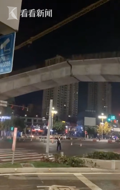 重庆轨交5号线一在建桥体断裂 市民以为地震了