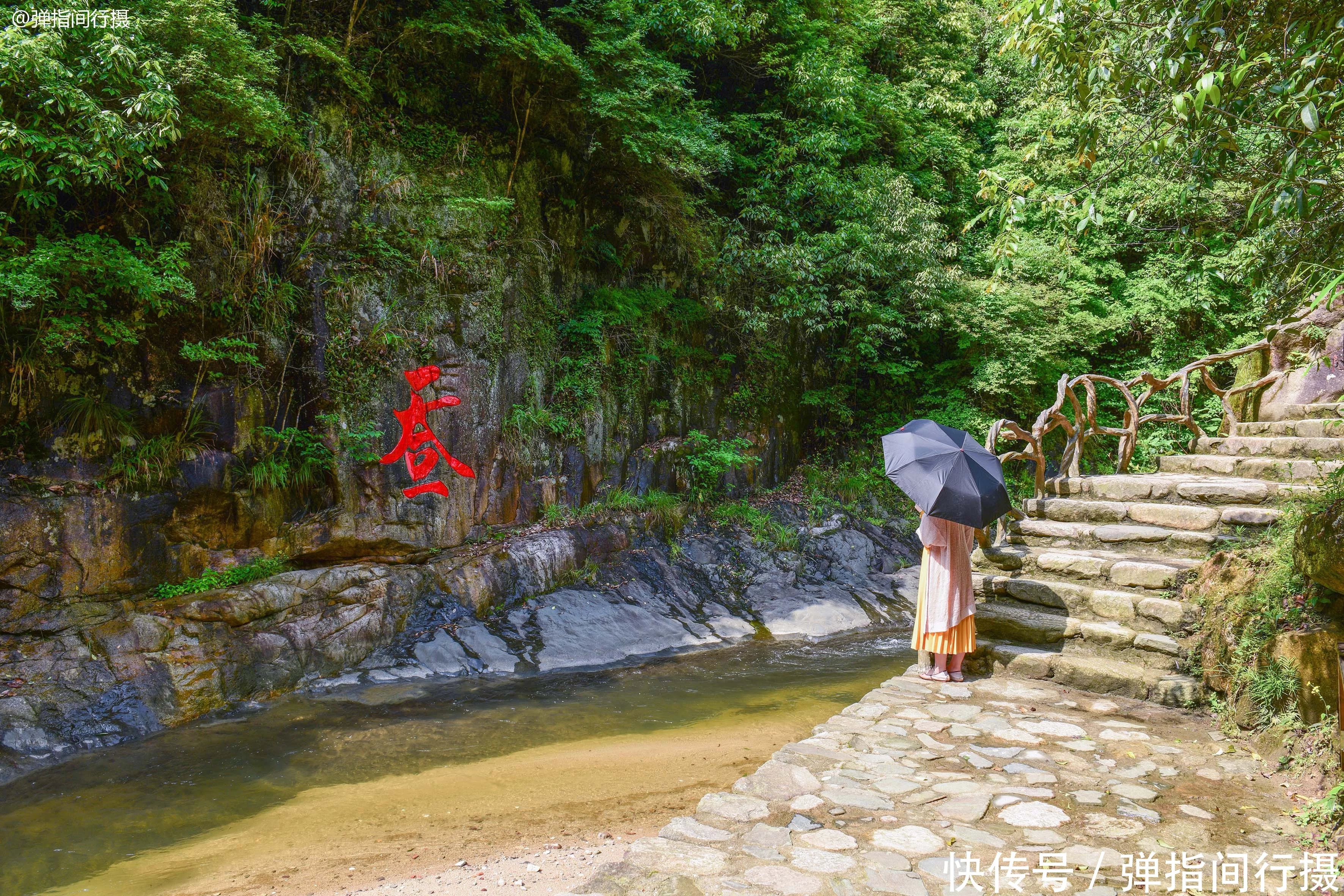 历史悠久的乡间村落、古意犹存的徽派建筑、漫山遍野的油菜花,被许多人视作是“诗和远方”
