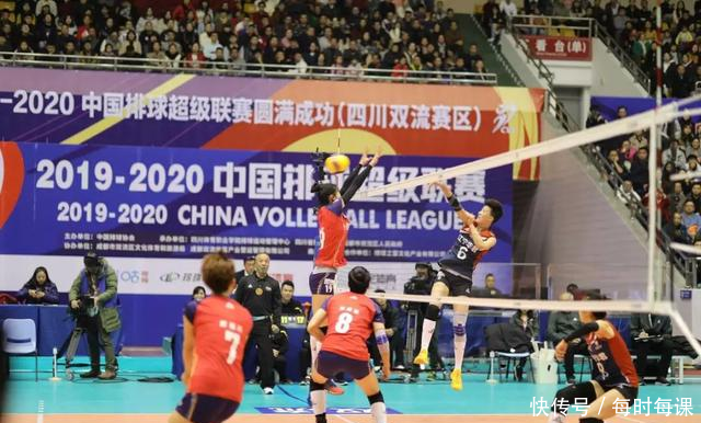 天津球迷对朱婷