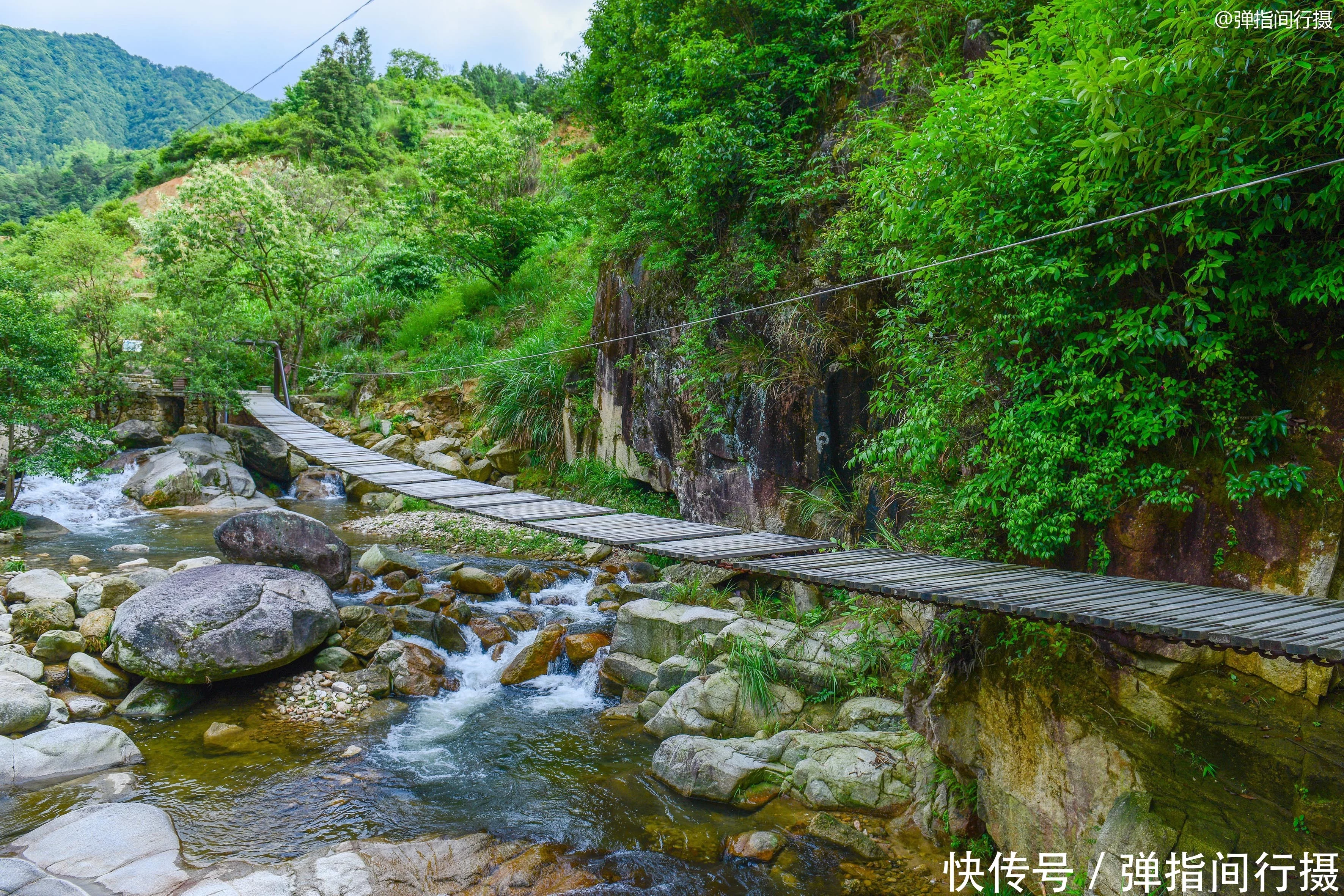 历史悠久的乡间村落、古意犹存的徽派建筑、漫山遍野的油菜花,被许多人视作是“诗和远方”