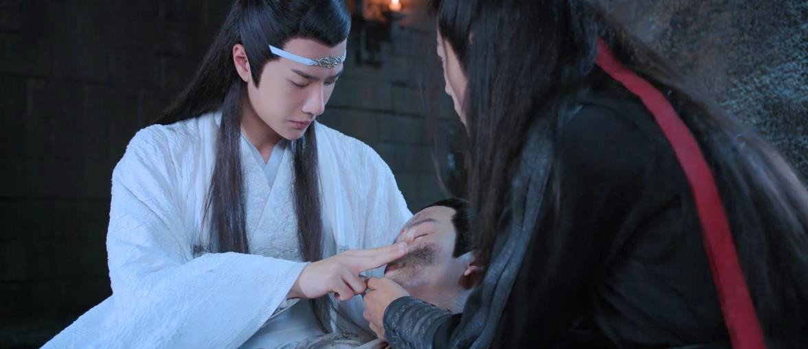 王一博搂着肖战