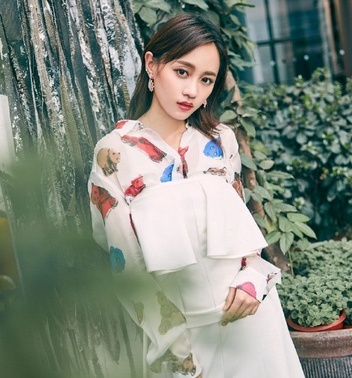 李艺彤对黄婷婷解约