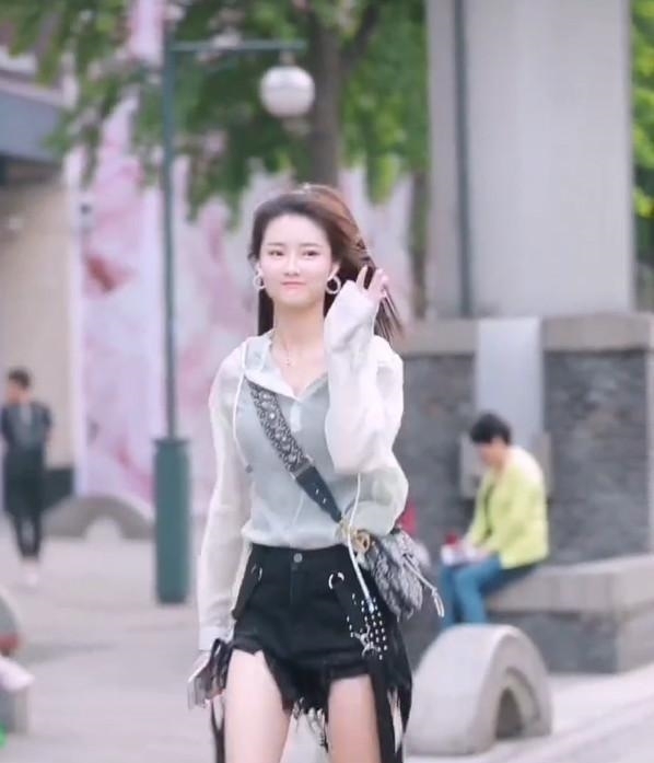 “V字短裤”火了，两边都陷到中间，你能挑战它吗？