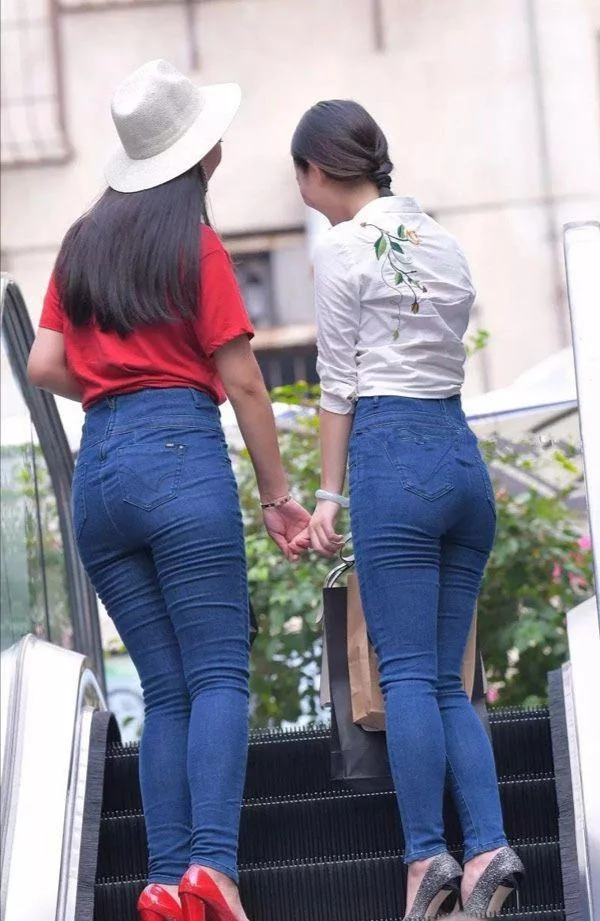 穿同款牛仔裤上街的好闺蜜, 没对比就没有伤害 男人文娱 热图4