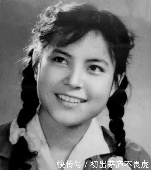 电影播映后好评如潮,而扮演副排长高山的女演员王苏娅在电影中的反串