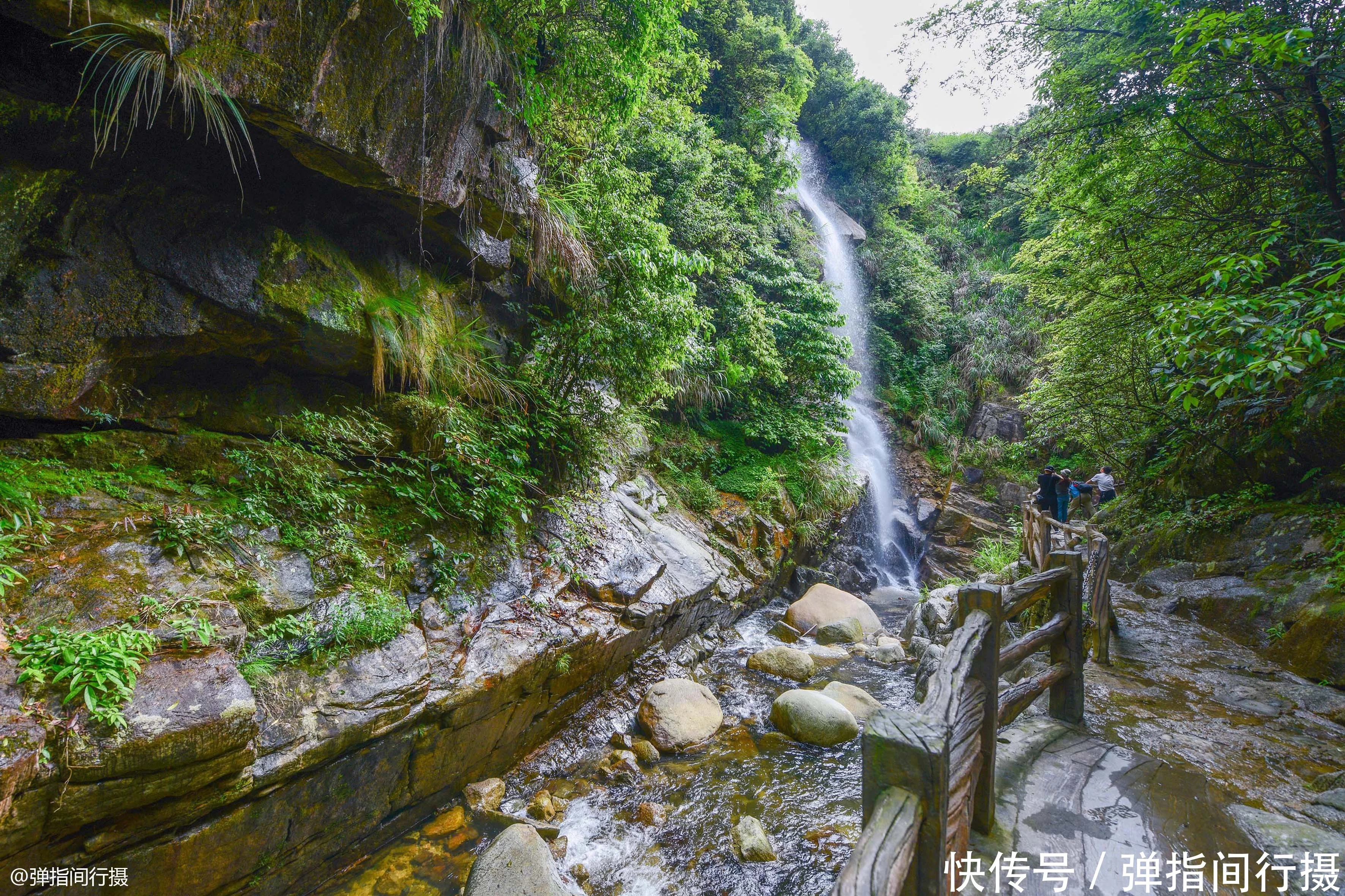 历史悠久的乡间村落、古意犹存的徽派建筑、漫山遍野的油菜花,被许多人视作是“诗和远方”