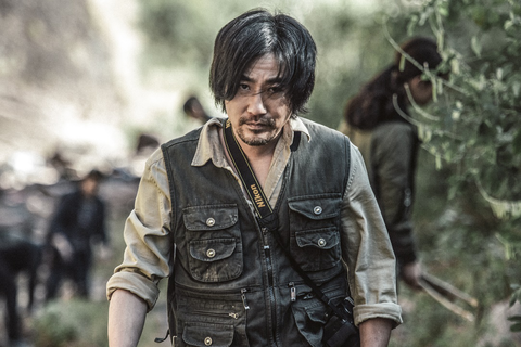 青年演员曹佑宁饰演的徐卫红一直活在她人记忆里,无声的演技搭配温柔