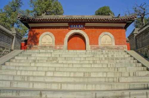 中国最神秘的寺庙,建寺500年没有开过庙门、没有受过香火