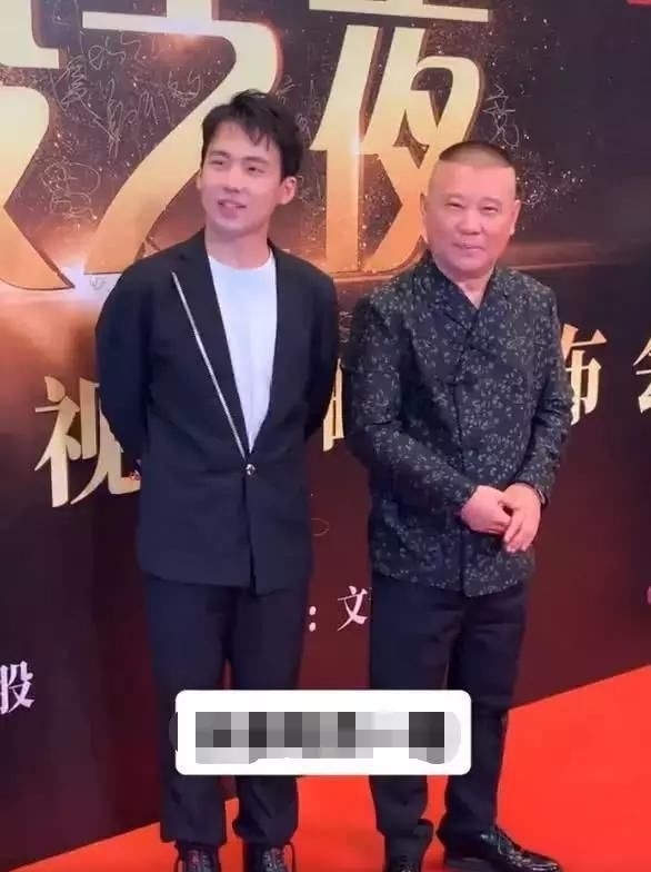 郭德纲现身郭麒麟