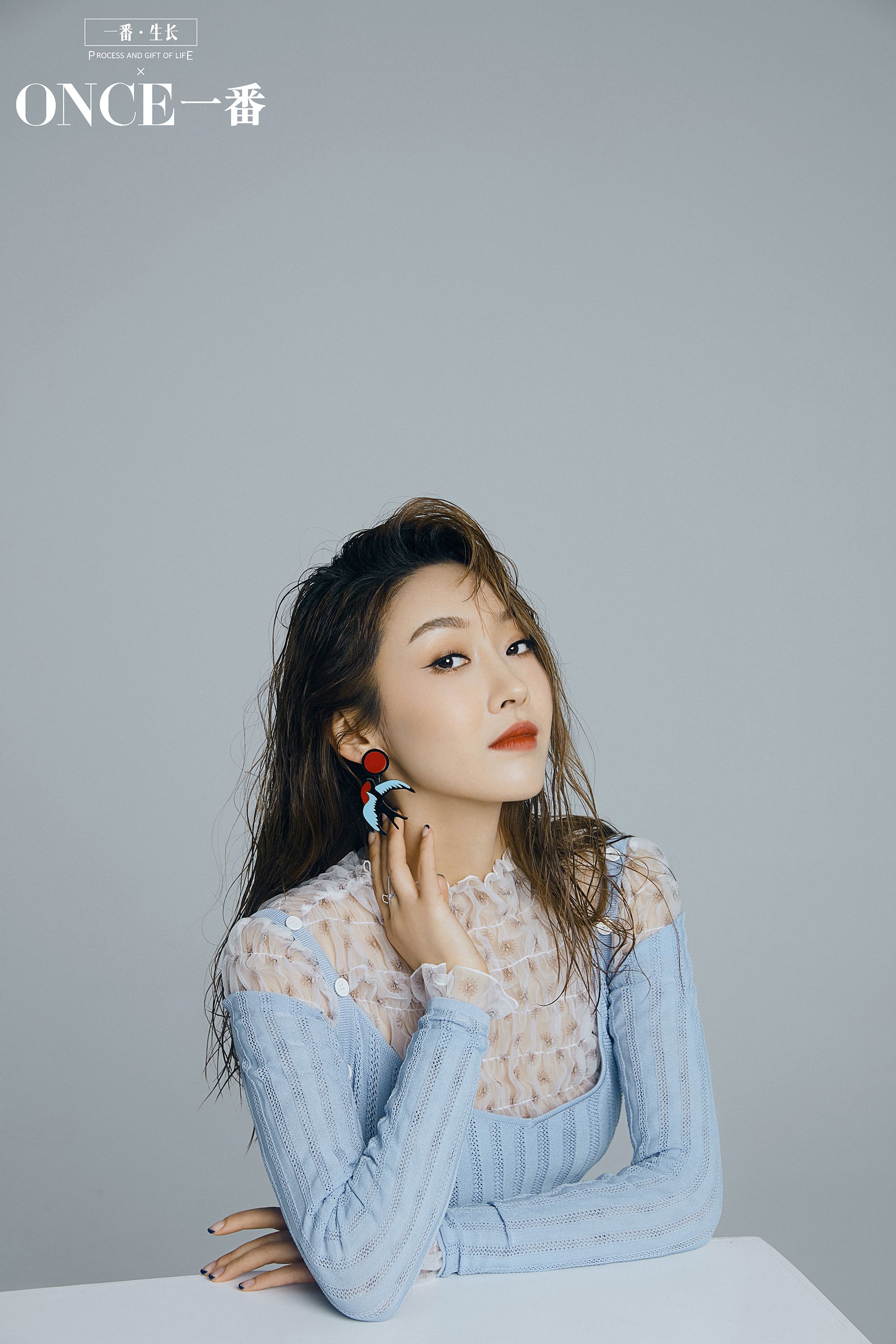 宣璐飞鹤耳坠出镜恬静清冷张力十足