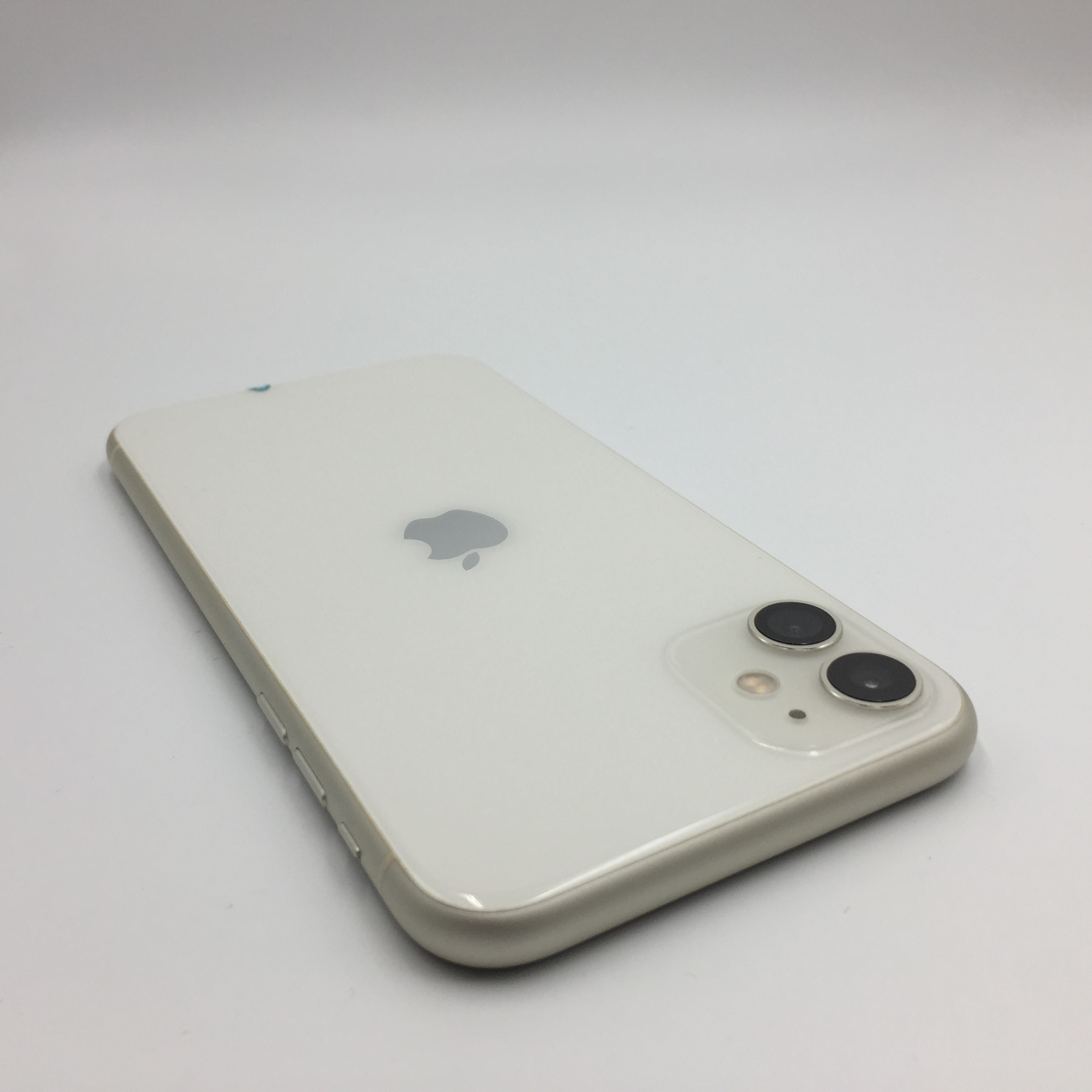 苹果【iphone 11】全网通 白色 64g 国行 8成新 64g 真机实拍