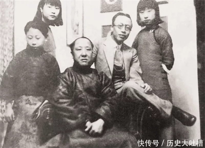 才女出上联：“野花不种年年有”，才子妙对下联，喜结良缘