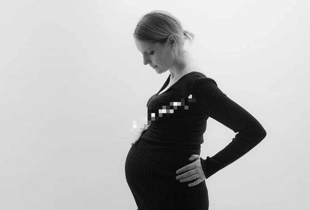 小品名:《43岁撒贝宁升级当爸?老婆朋友圈公开证实!