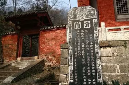 中国最神秘的寺庙,建寺500年没有开过庙门、没有受过香火