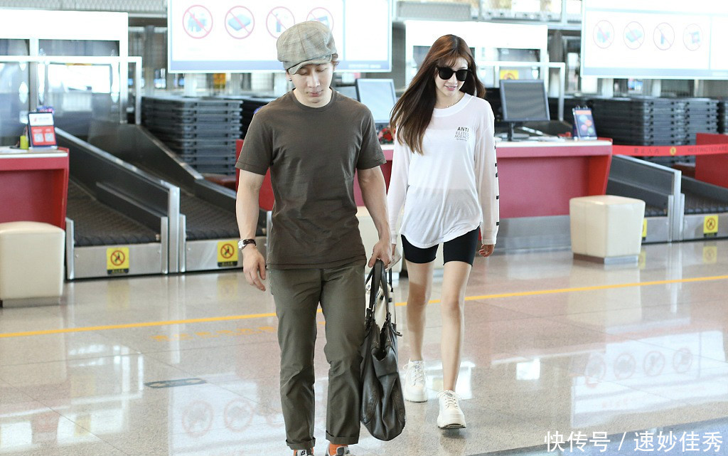 魔术师刘谦携妻子王希怡现身机场,低调刘谦神情疲惫舞台灵气不再