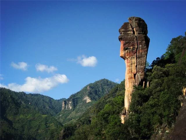 丽江老君山奇观,千万只“红乌龟”爬上山,游客都得赤脚上去【2020热门旅游景点】