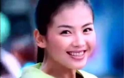 王力宏22年前拍纯的净水广告，有谁注意到女配角？ GIF出处 热图4