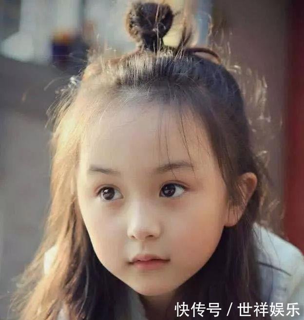 曾是最美童星, 赵薇孙俪都想认她当女儿, 如今长大颜值变化大插图(2) t01c15c30e4e5efa54c.jpg?size=624x657
