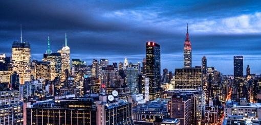 社会主义制度的完善和发展是一个