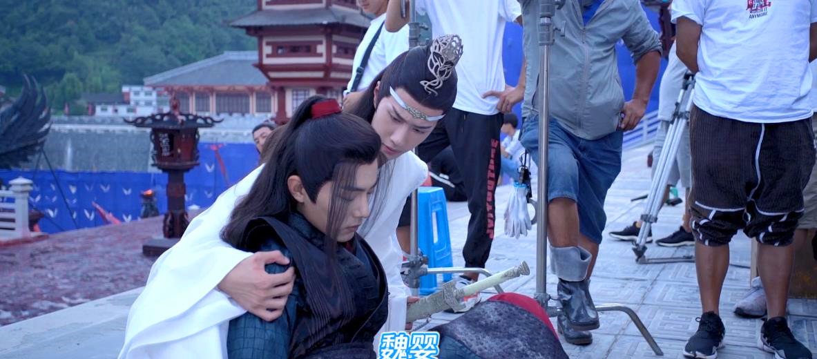 王一博搂着肖战