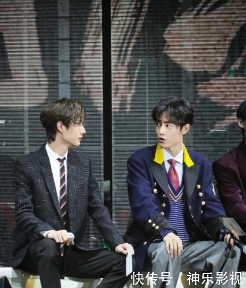 王一博肖战说悄悄话