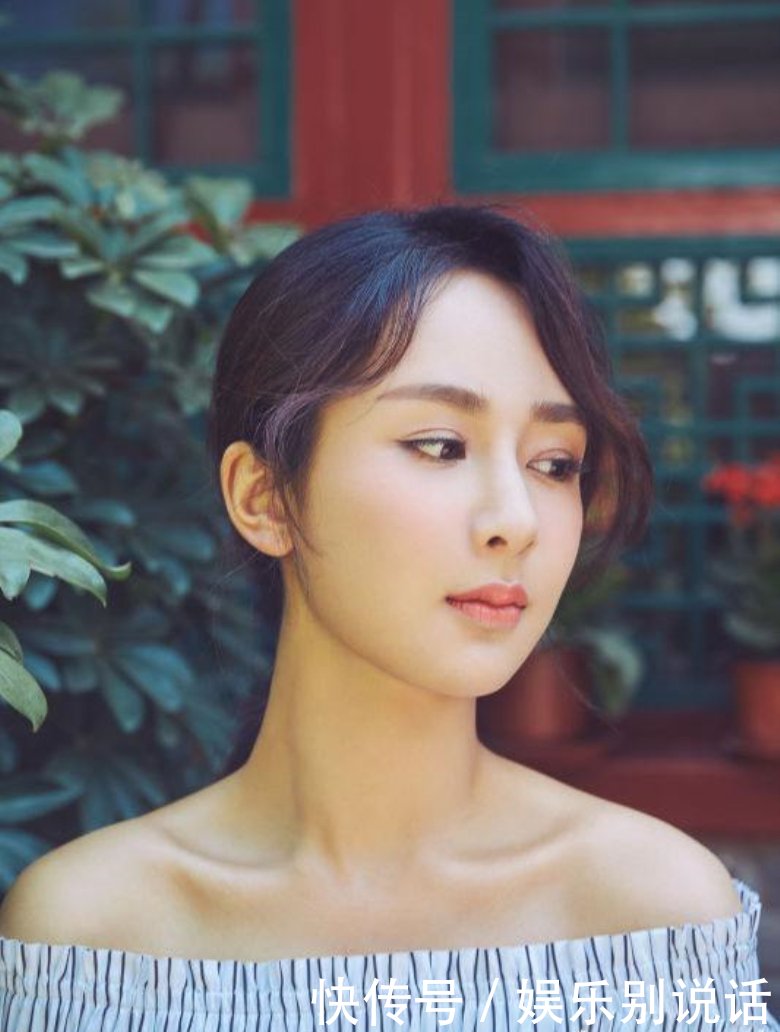李现曾偷摸杨紫的手杨紫下意识的反应,暴露两人真实关系