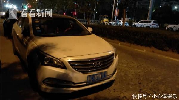 小轿车上的行车记录仪