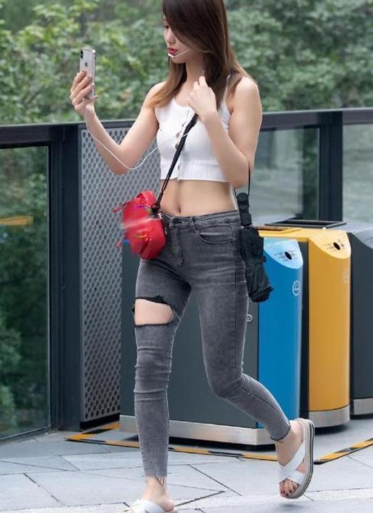  [气质]街拍：美女气质出众高贵冷艳，小姐姐美如画