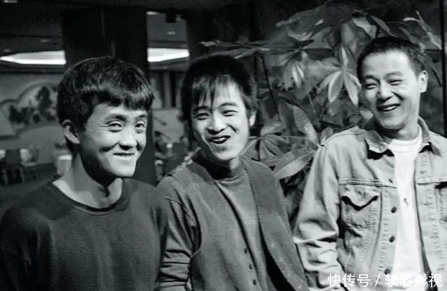 这一年是中国摇滚值得纪念的一年,被称为"魔岩三杰"的窦唯,张楚,何勇