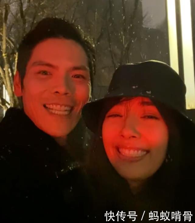 向佐郭碧婷甜蜜同框