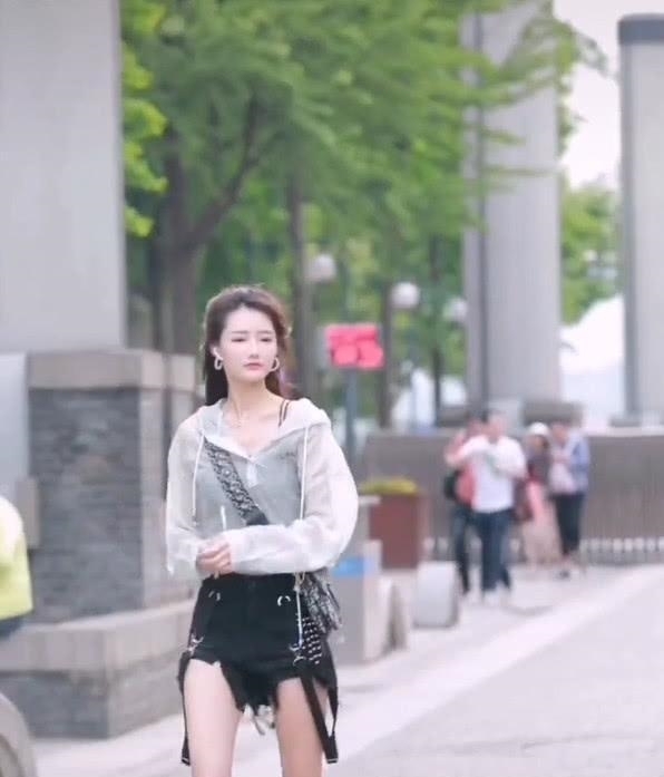 “V字短裤”火了，两边都陷到中间，你能挑战它吗？