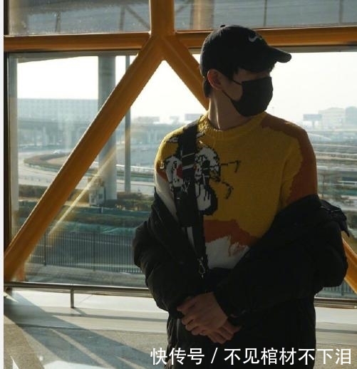 魏大勋穿杨幂代言