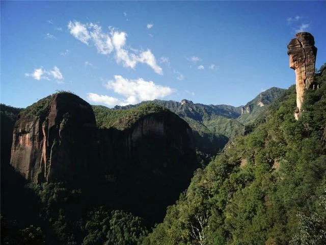 丽江老君山奇观,千万只“红乌龟”爬上山,游客都得赤脚上去【2020热门旅游景点】