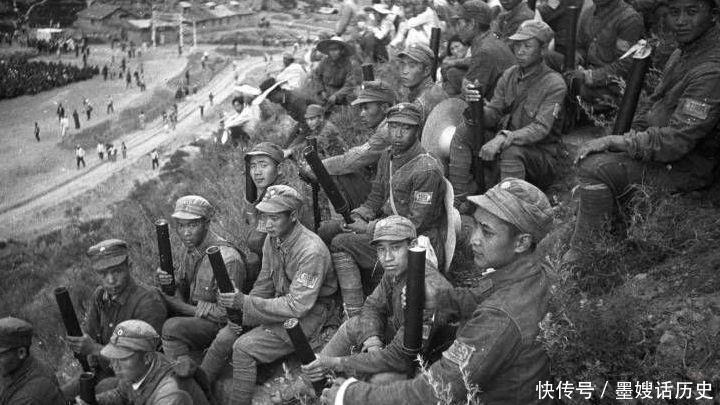 左一是断臂者是左齐将军】1941年夏,八路军山东纵队在一次对日军的