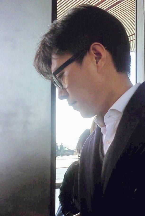 李佳晒丈夫早起照,靳东累得睁不开眼 李佳晒丈夫早起照,靳东累得睁不开眼